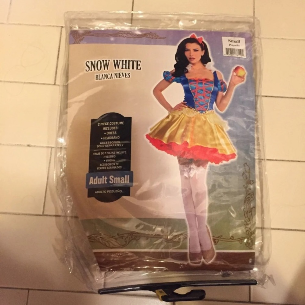 Complete Snow White costume